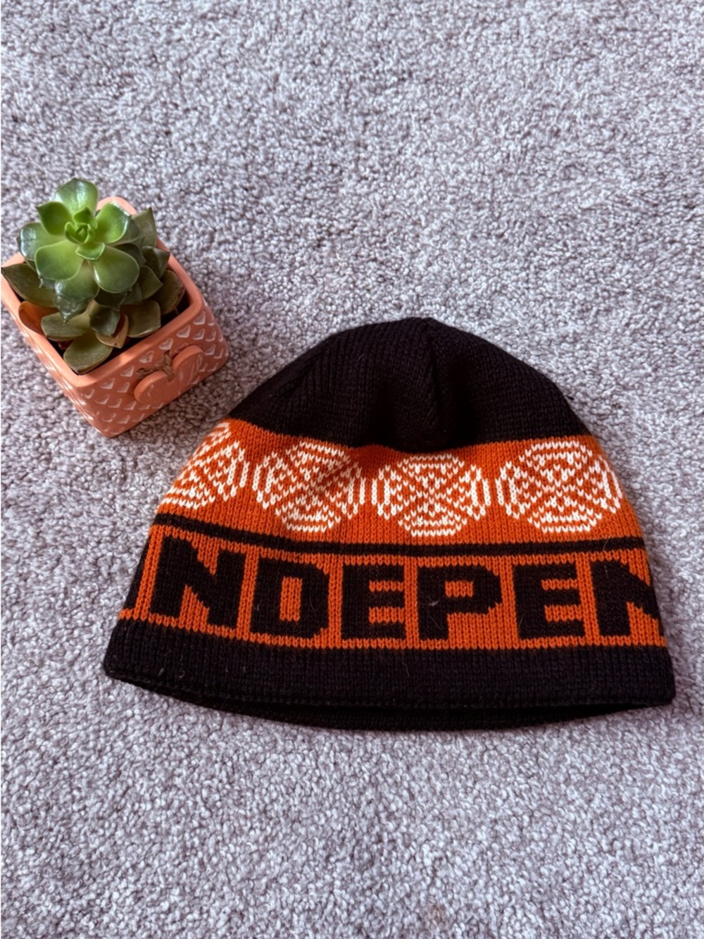 Vintage Independent Truck Co. "Woven Crosses" jacquard knit beanie Skull cap